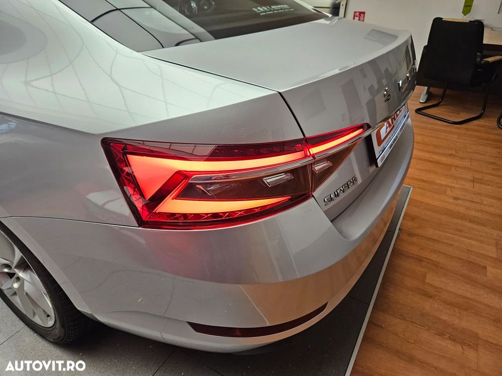 Skoda Superb 2.0 TDI DSG Ambition - 34