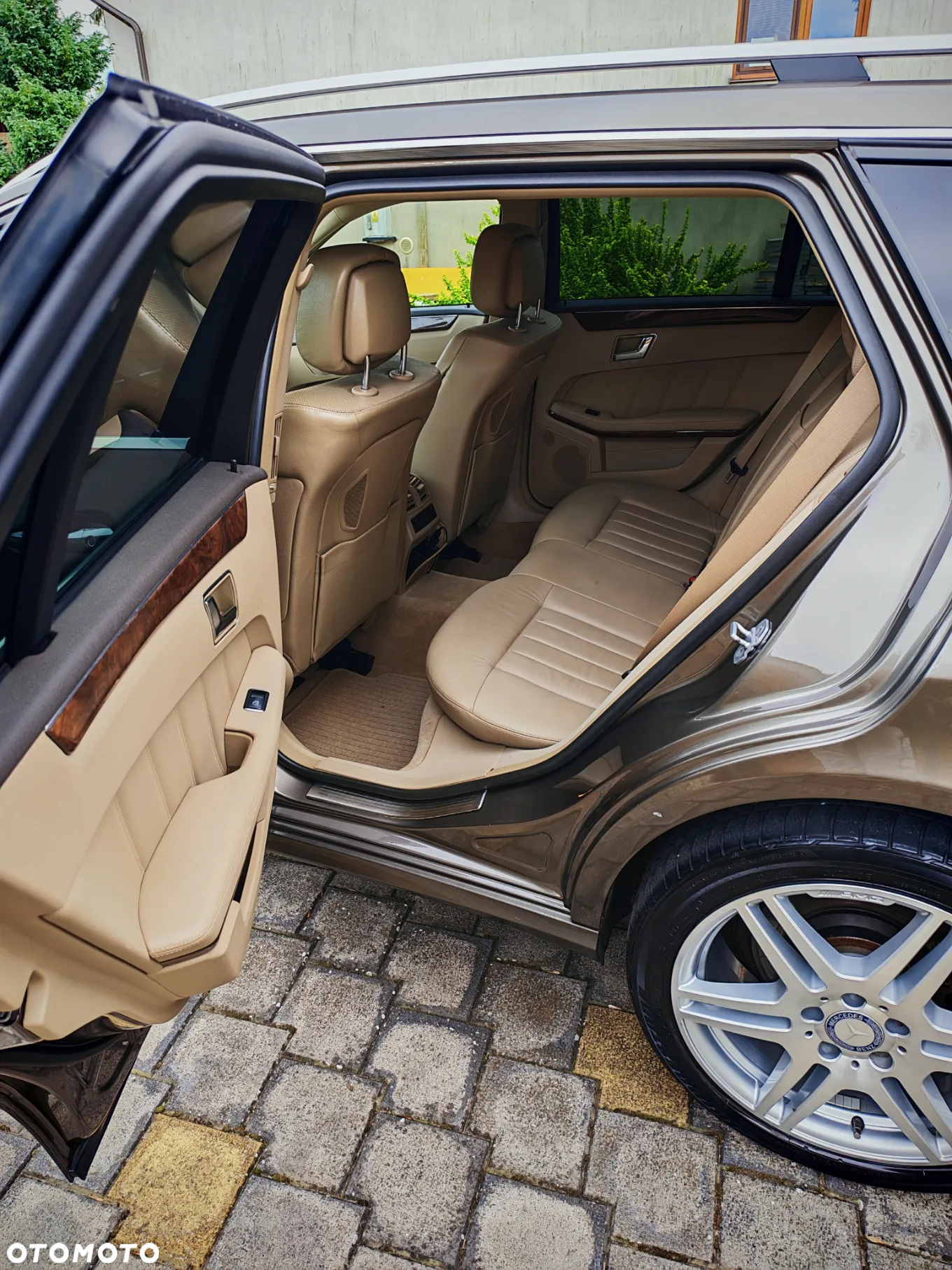 Mercedes-Benz Klasa E 350 T CDI DPF 4Matic BlueEFFICIENCY 7G-TRONIC Elegance - 7