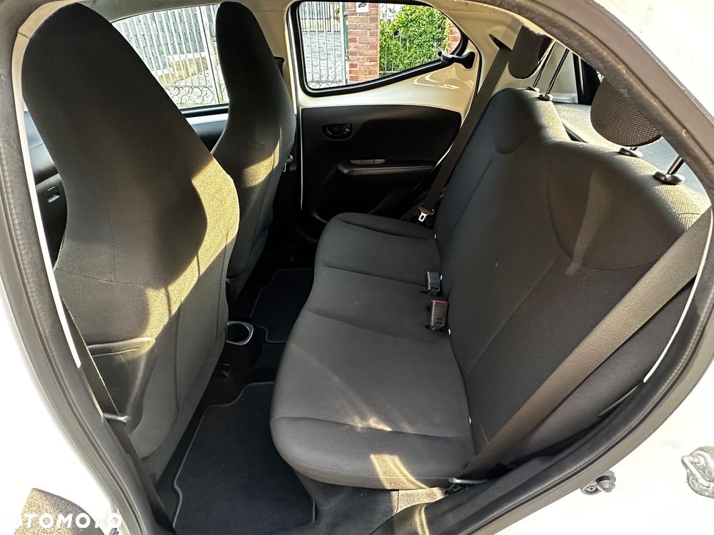 Toyota Aygo x - 12