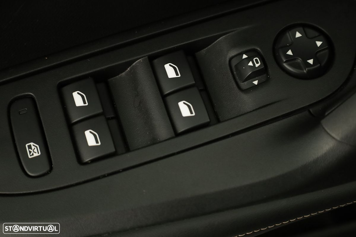 Peugeot 2008 1.2 PureTech Allure EAT8 - 20