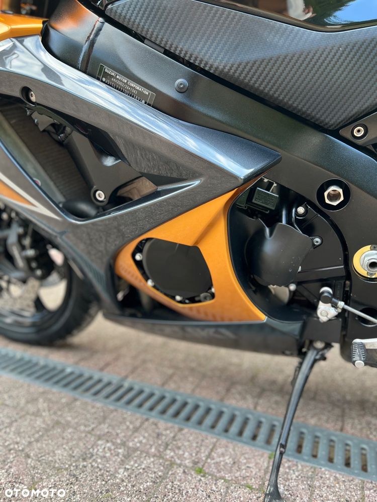 Suzuki GSX-R - 25