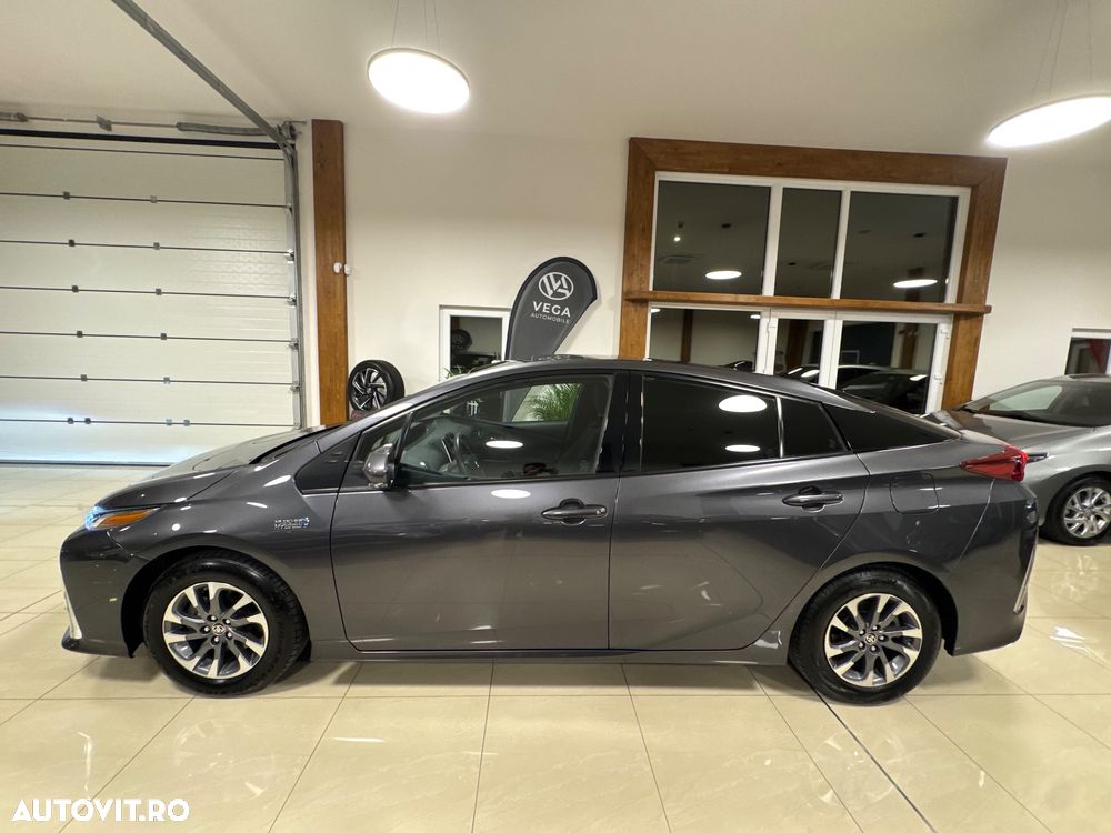 Toyota Prius Hybrid Solar - 34