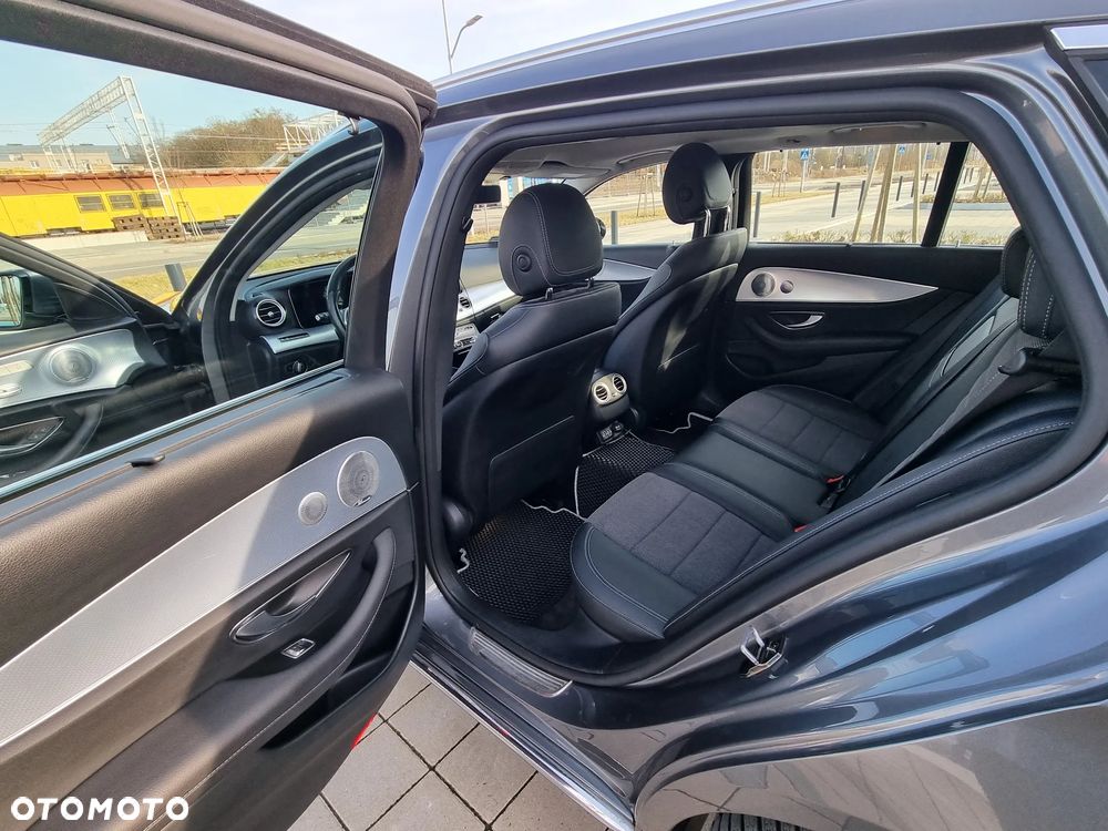 Mercedes-Benz Klasa E 220 d 4-Matic 9G-TRONIC - 13