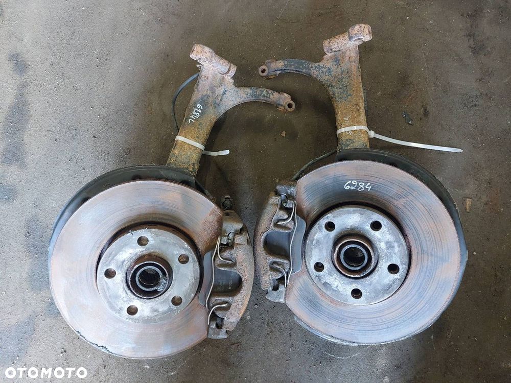 PIASTA ZWROTNICA LEWY PRZÓD PRAWY PRZÓD EXEO I 2.0 TDI 3R0407257 3R0407258 - 1