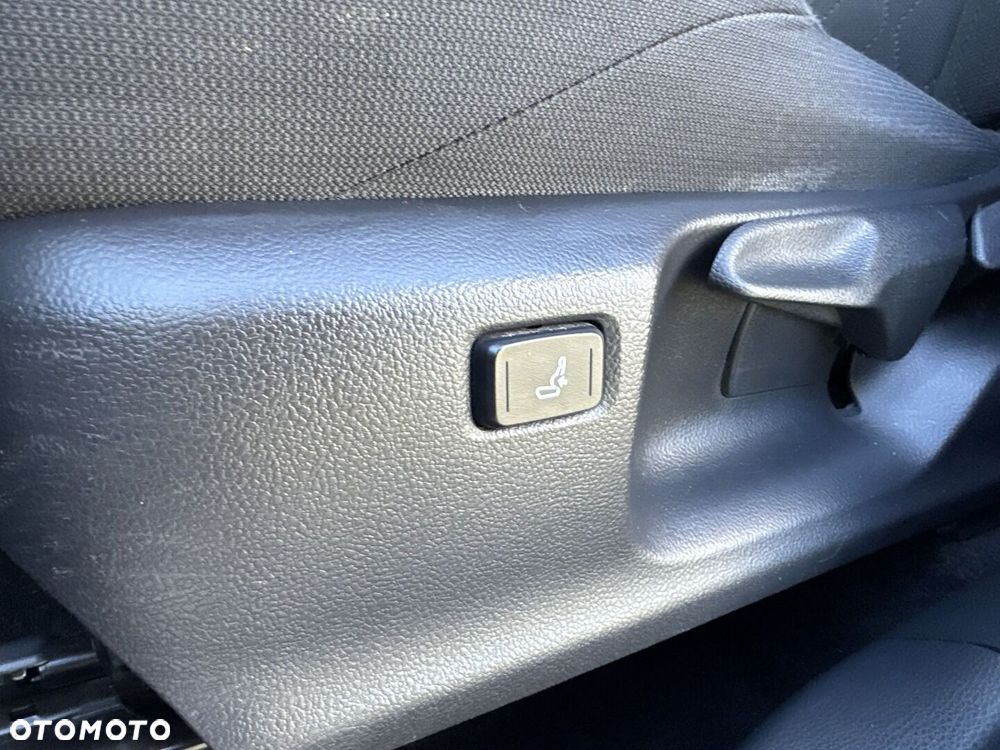 Toyota Corolla Cross 2.0 Hybrid Comfort - 25