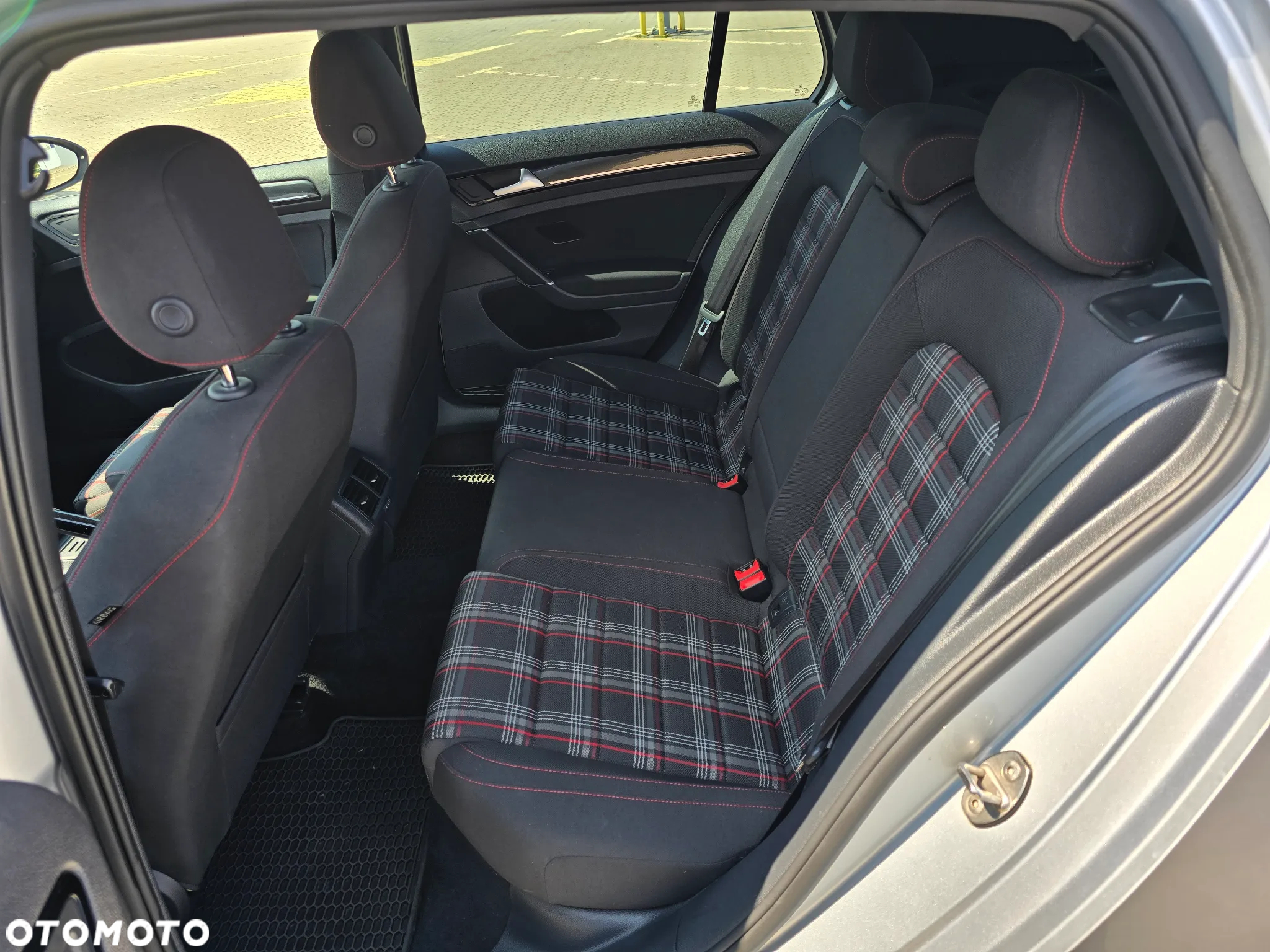 Volkswagen Golf GTI BlueMotion Technology DSG - 17