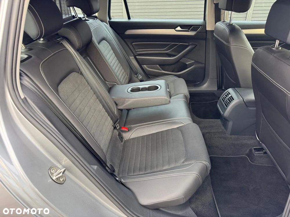 Volkswagen Passat Variant 2.0 TDI SCR Elegance DSG - 38