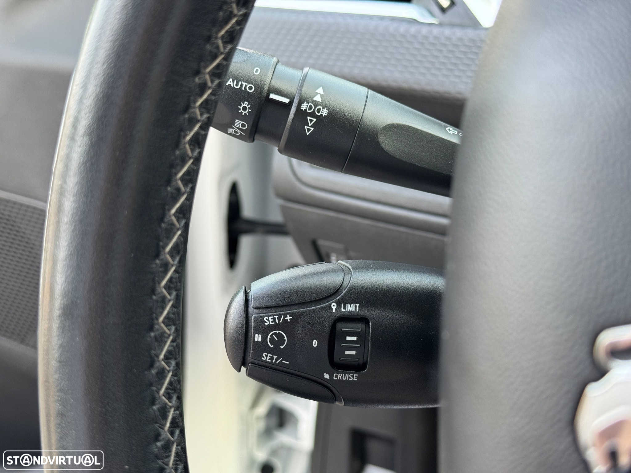 Peugeot 2008 1.2 PureTech Allure - 13