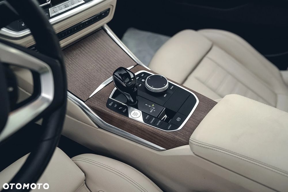 BMW Seria 3 330i xDrive Sport Line - 26