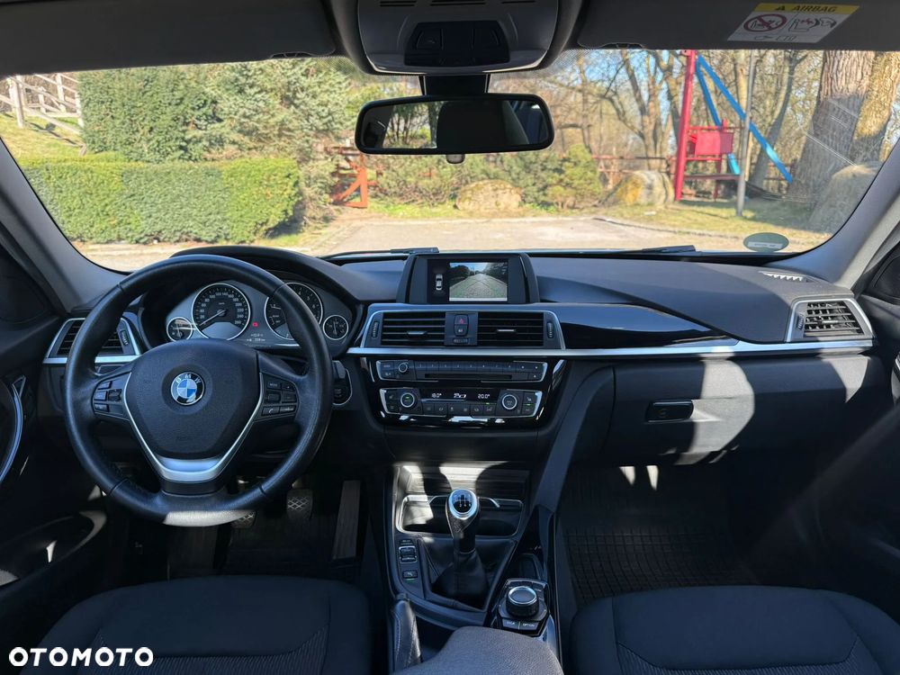 BMW Seria 3 318i Advantage - 25