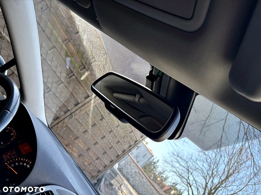 Toyota Avensis 2.0 D-4D - 24