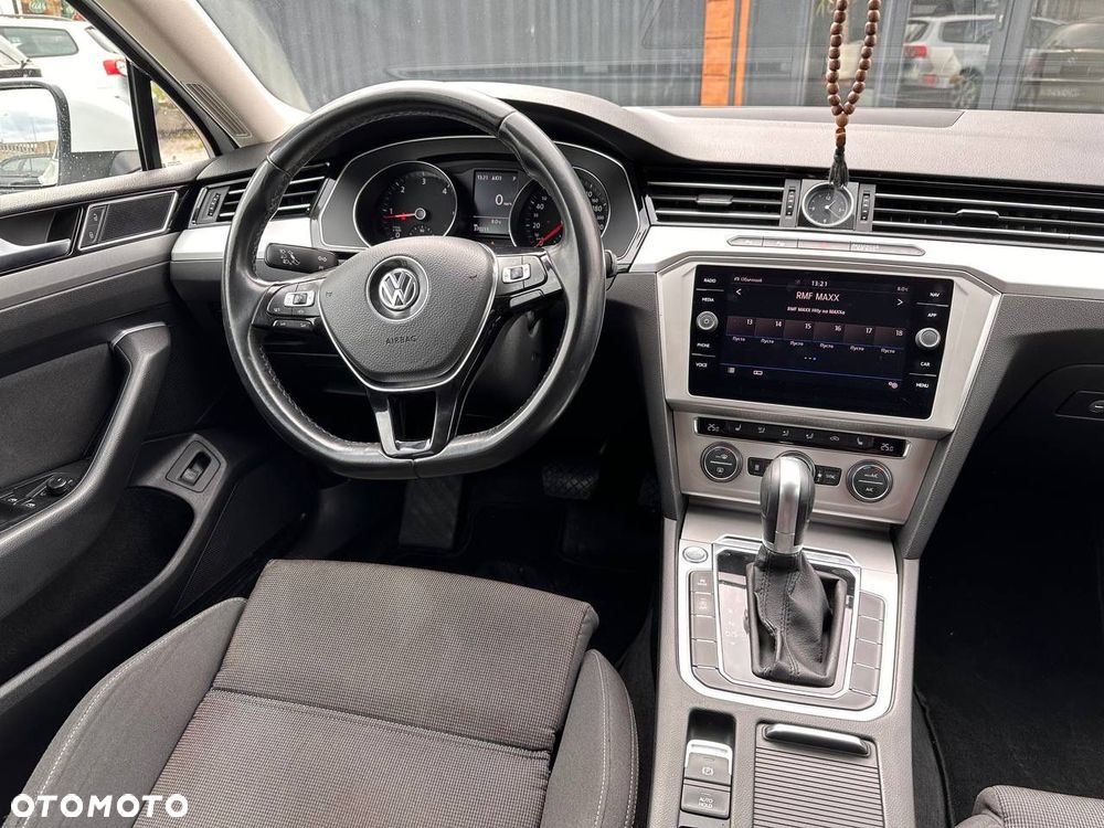 Volkswagen Passat - 11