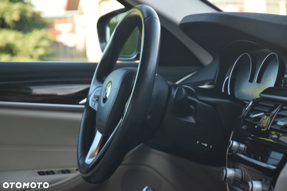 BMW Seria 5 520d xDrive Luxury Line - 28