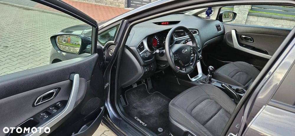Kia Ceed 1.4 CVVT Dream Team Edition - 16