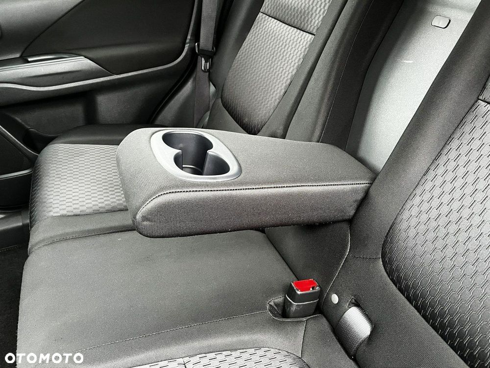 Mitsubishi Outlander 2.0 Instyle + 4WD CVT - 33