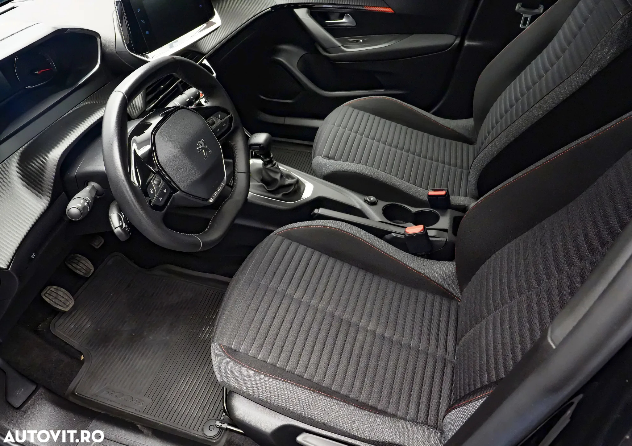 Peugeot 2008 1.2 L PureTech STT Allure - 11