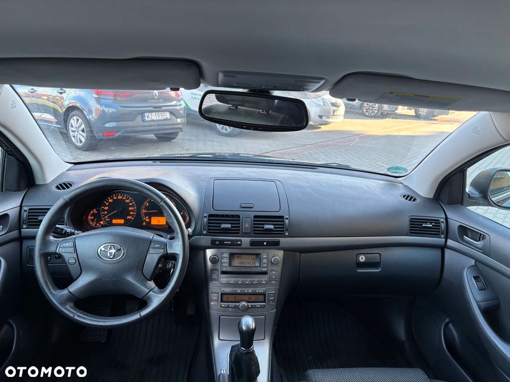 Toyota Avensis 1.8 VVT-i Executive - 23