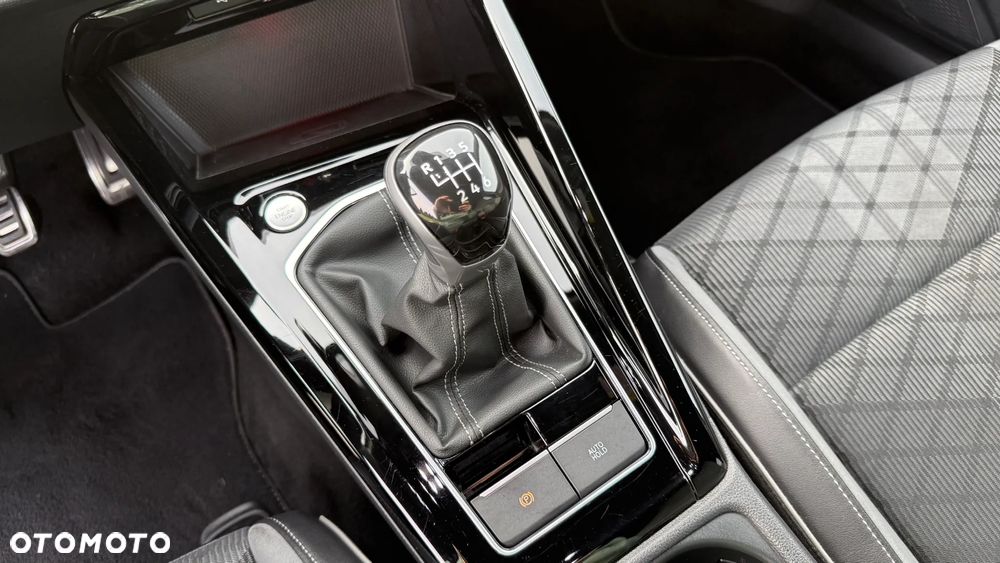 Volkswagen Golf 1.5 TSI OPF R-Line - 30