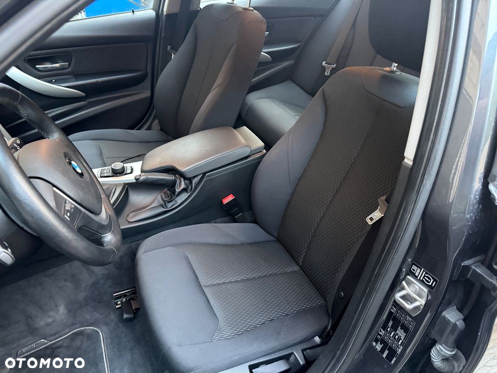 BMW Seria 3 320i - 11