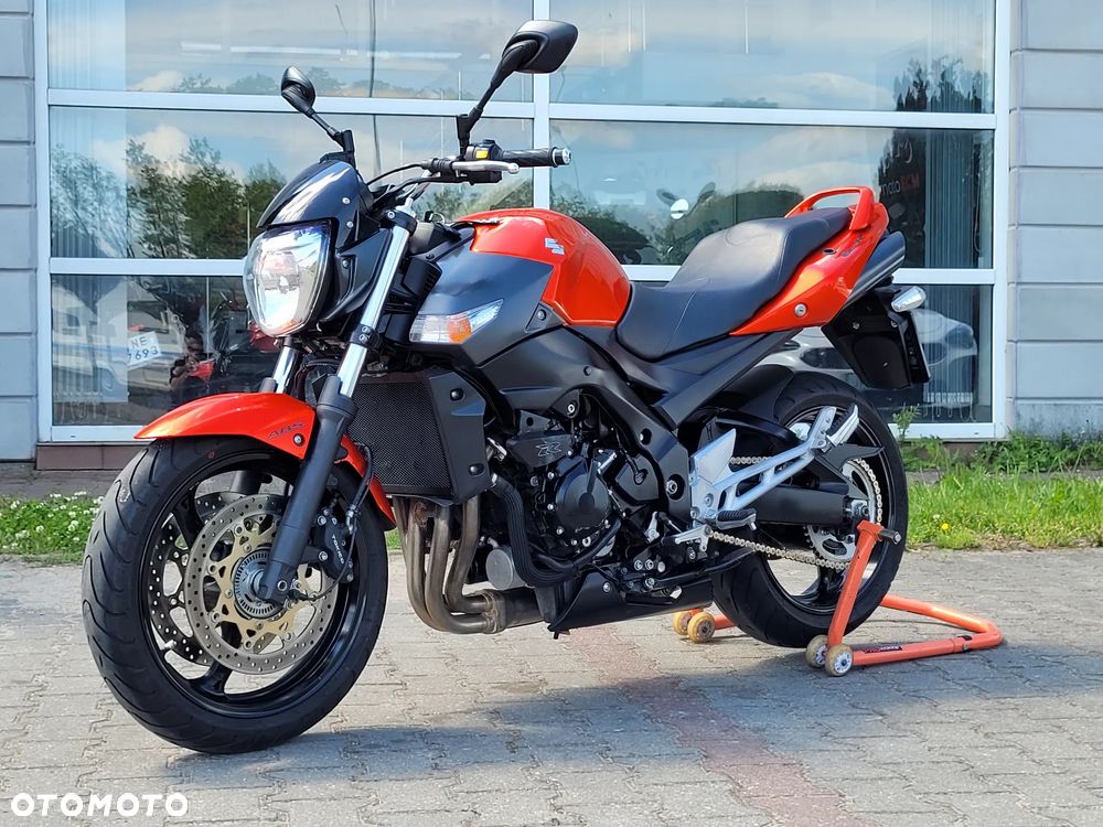 Suzuki GSR - 9