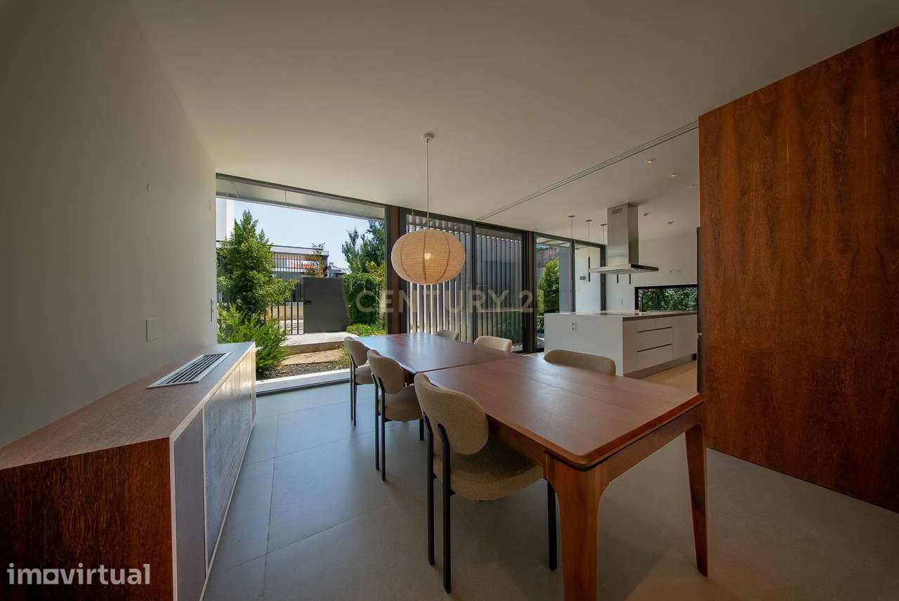 Moradia T4 | Área de Construção: 380m² | Lote: 502m² | 3 Pisos | Pisci - Grande imagem: 4/55