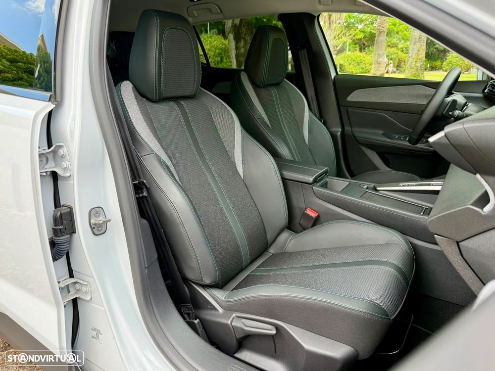 Peugeot 408 HYBRID 136 e-DSC6 Allure - 19