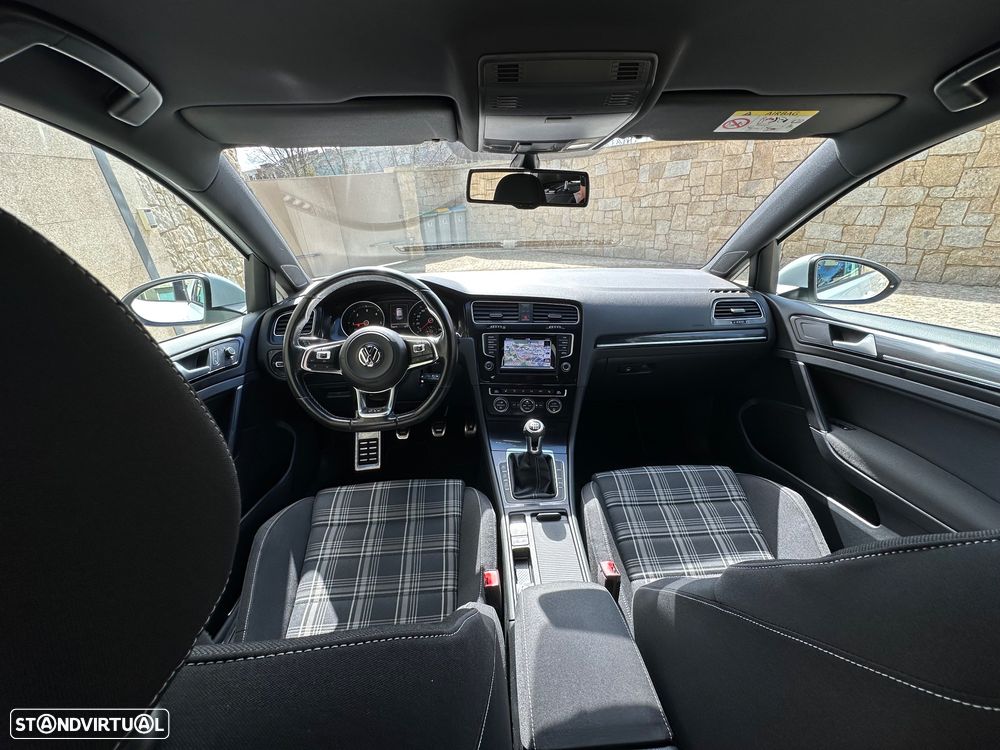 VW Golf 2.0 TDI GTD - 11