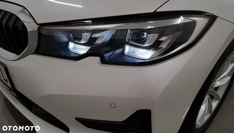 BMW Seria 3 320d Luxury Line - 15