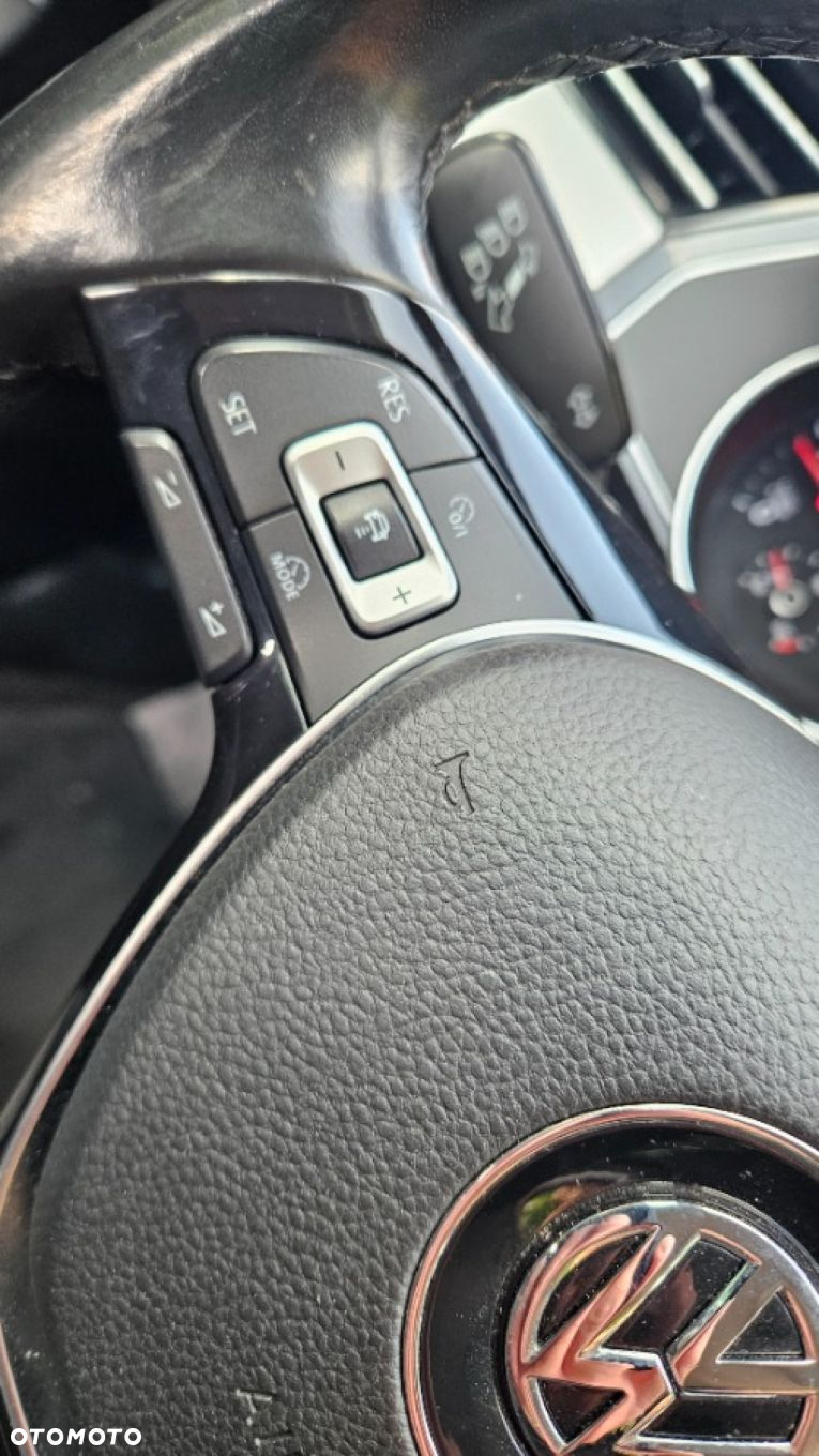 Volkswagen Passat Variant 2.0 TDI SCR Highline - 28