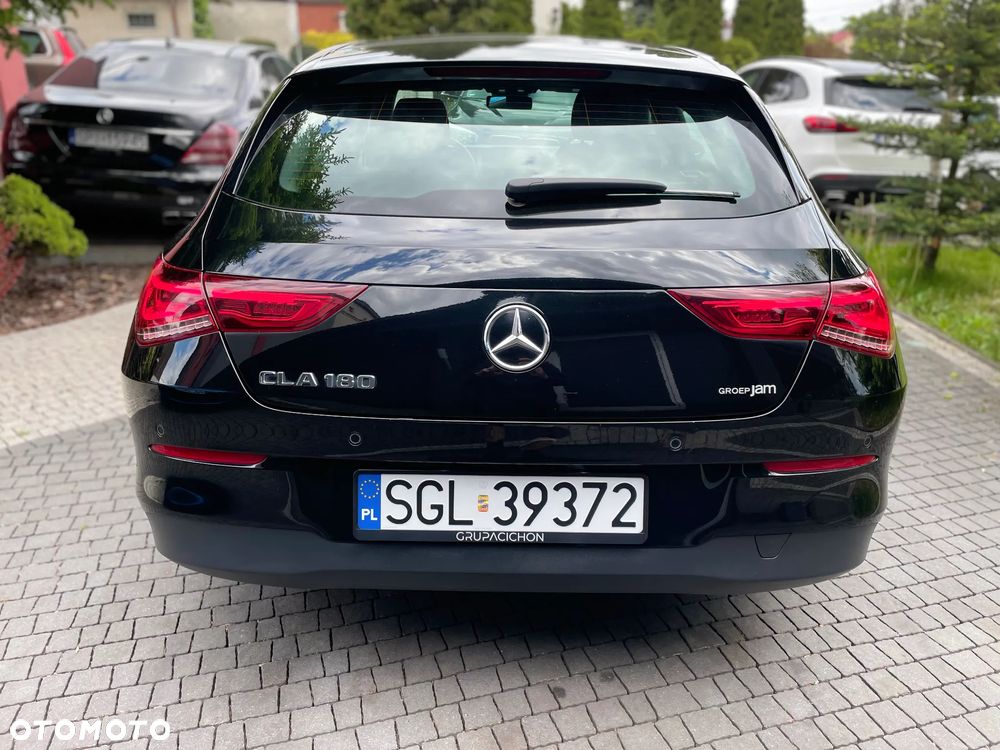 Mercedes-Benz CLA 180 AMG Line - 9