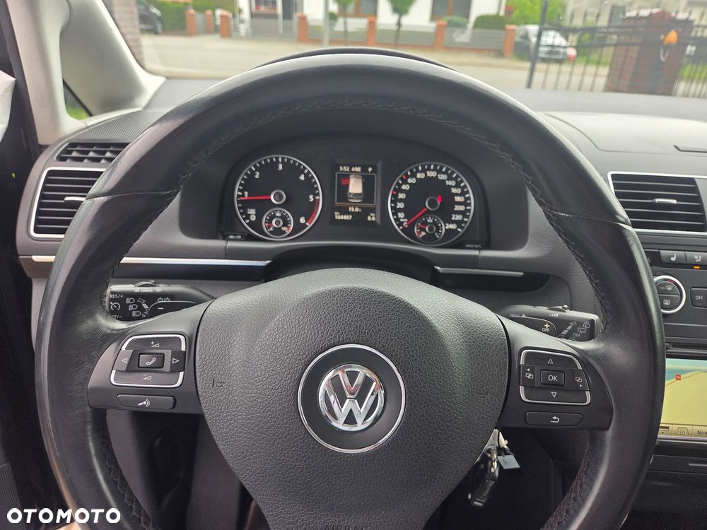 Volkswagen Touran - 16