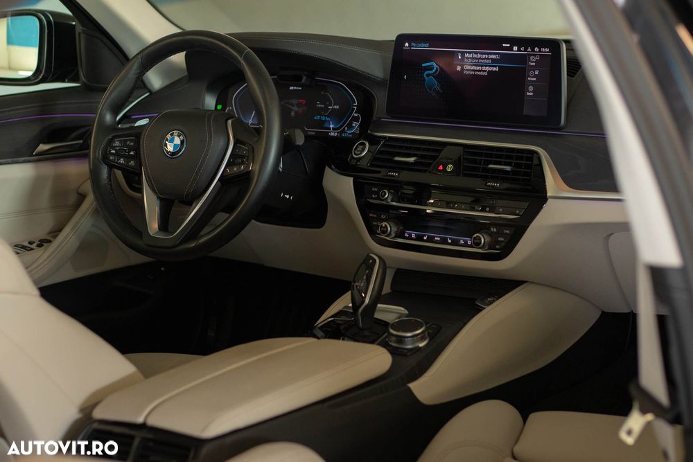 BMW Seria 5 530e xDrive Touring Aut. Luxury Line - 11