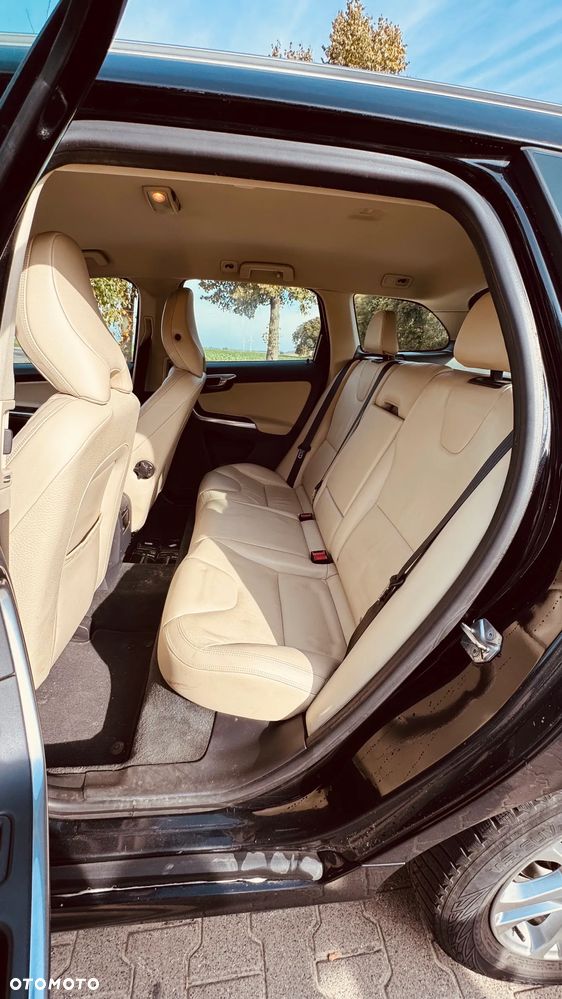 Volvo XC 60 2.4D AWD Momentum - 9