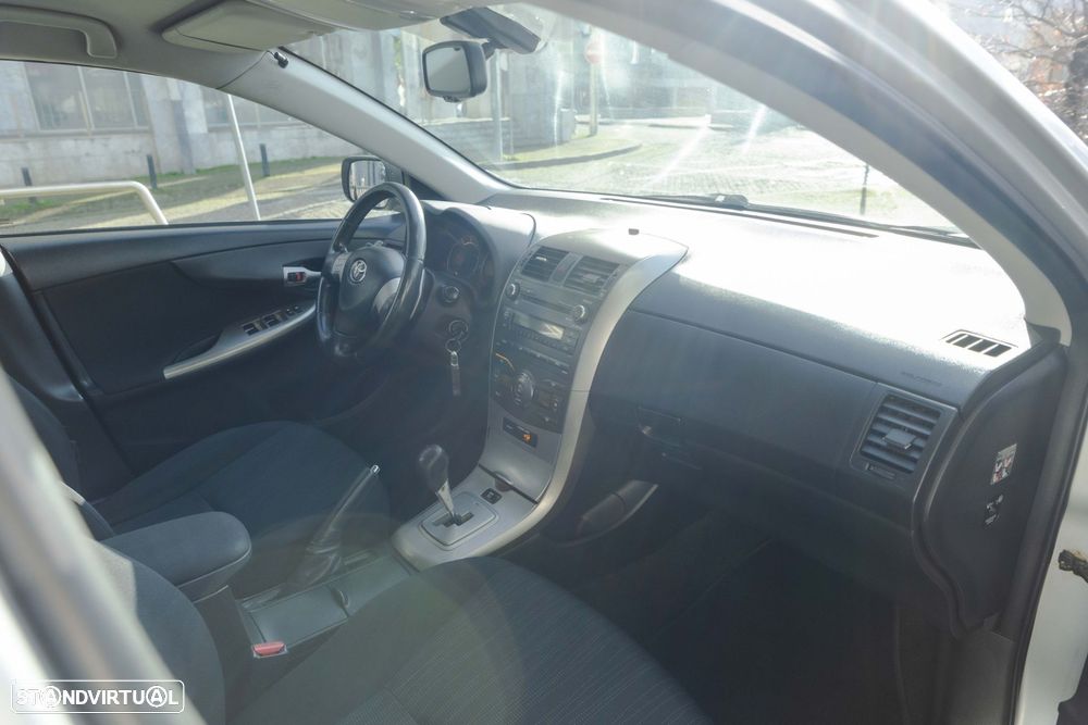 Toyota Corolla 1.4 D-4D Exclusive MM - 22