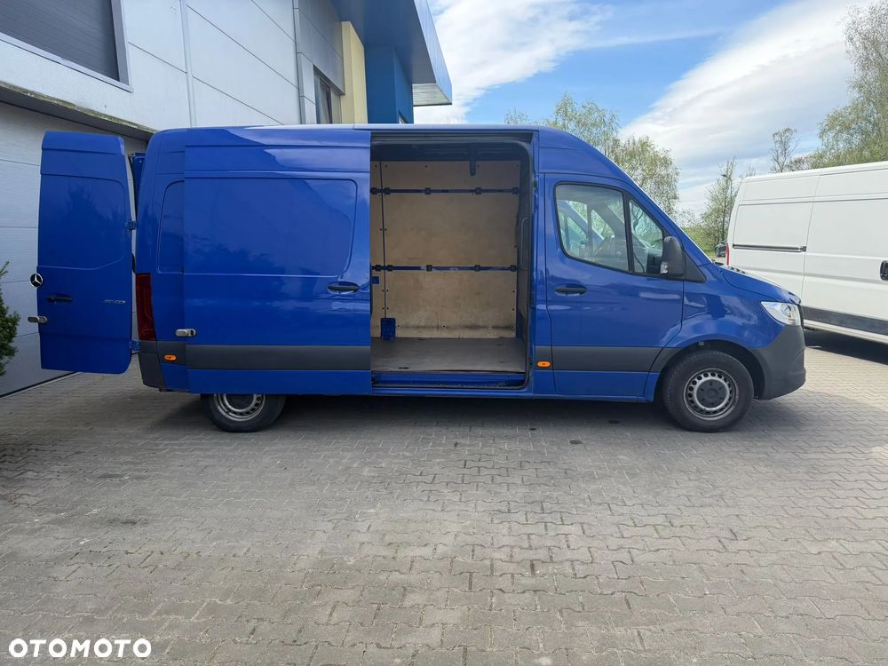 Mercedes-Benz Sprinter - 2