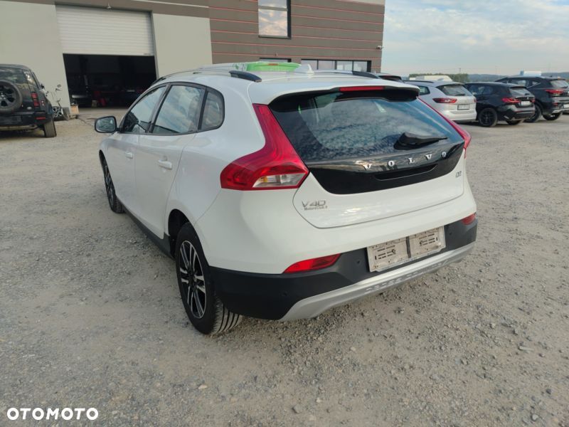 Volvo V40 Cross Country - 16