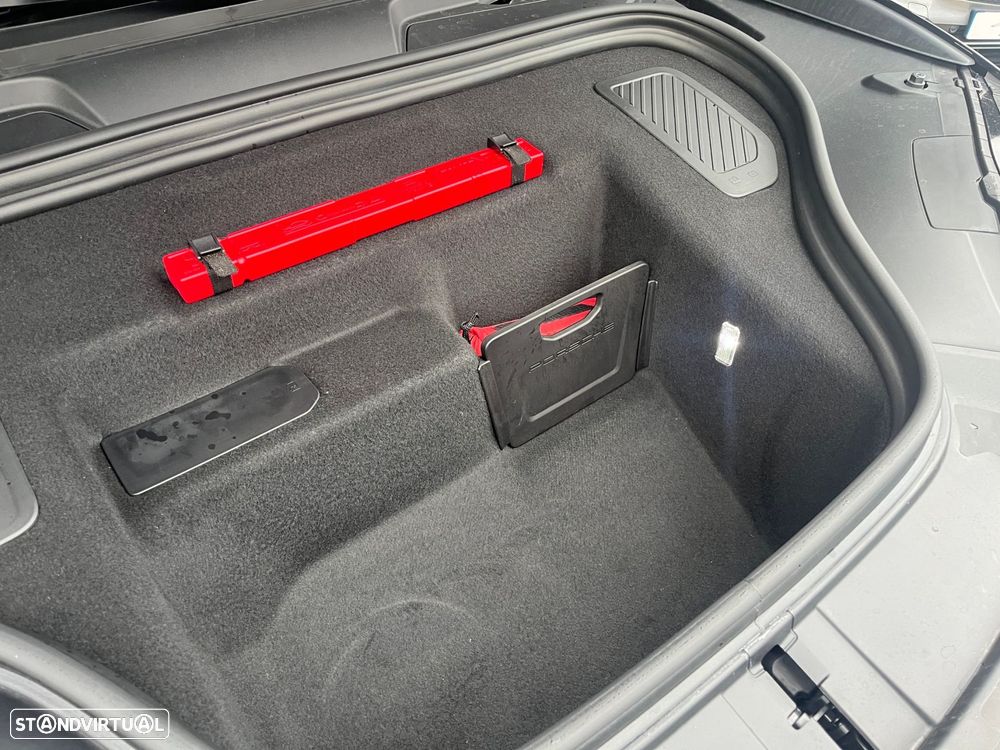 Porsche Macan Electric 4 - 5