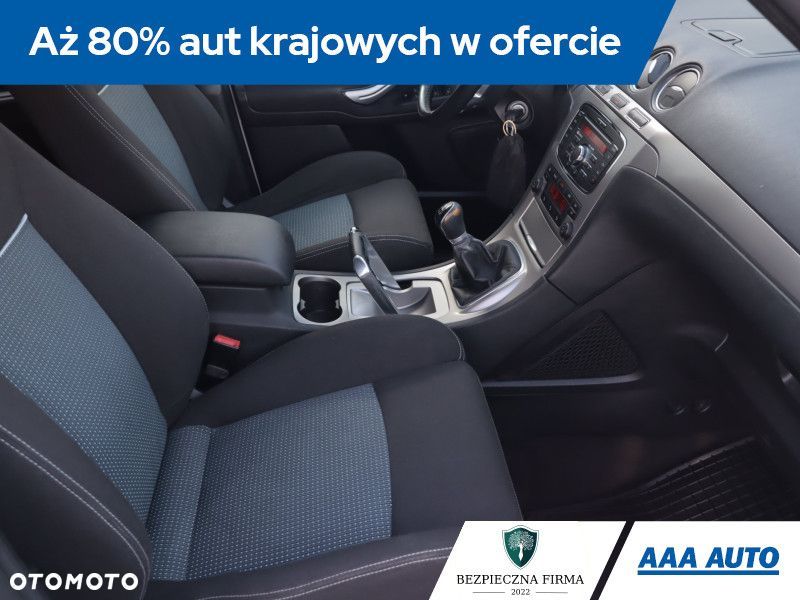 Ford S-Max - 11