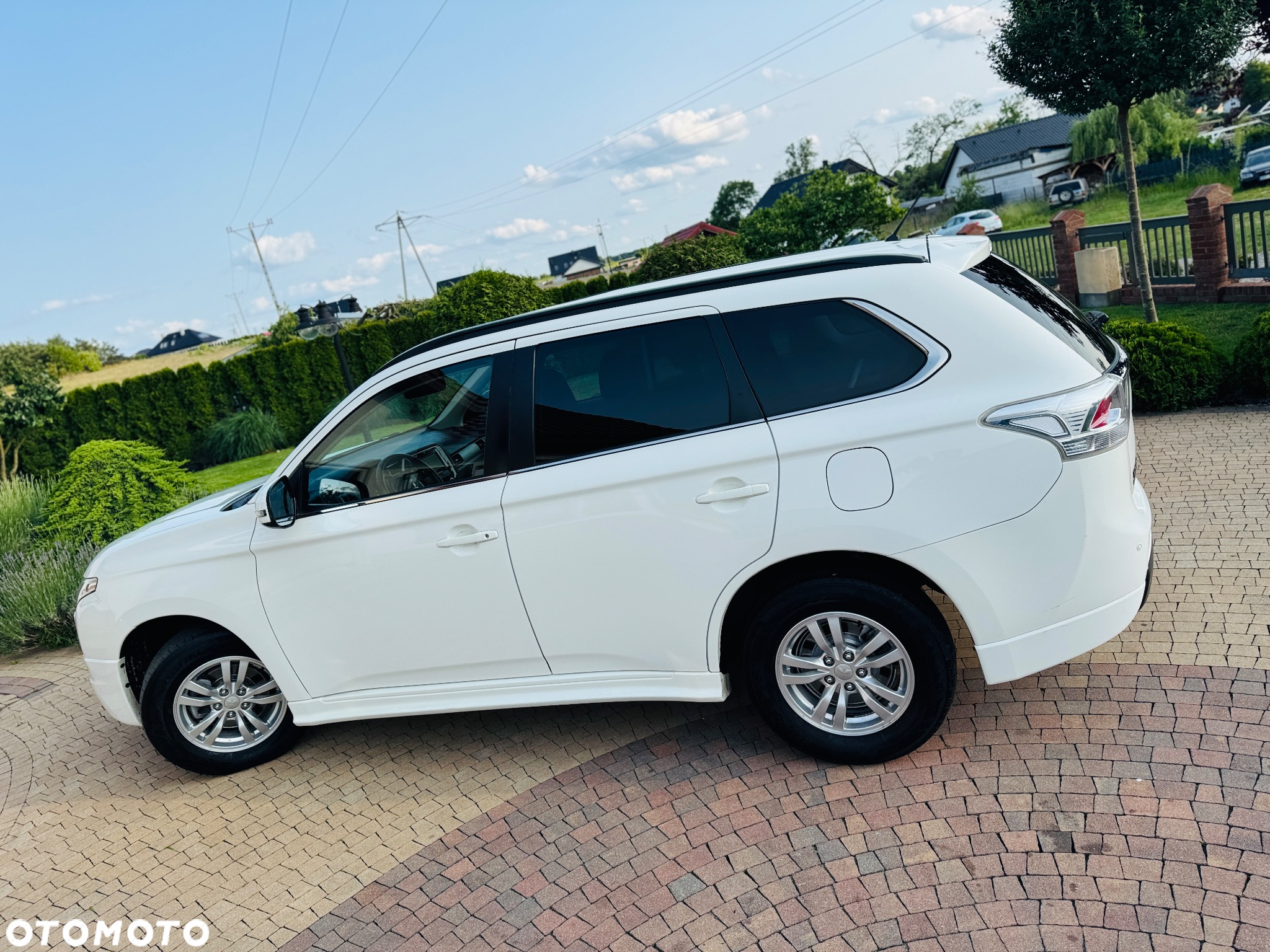 Mitsubishi Outlander 2.0 Intense + Navi 4WD CVT - 26