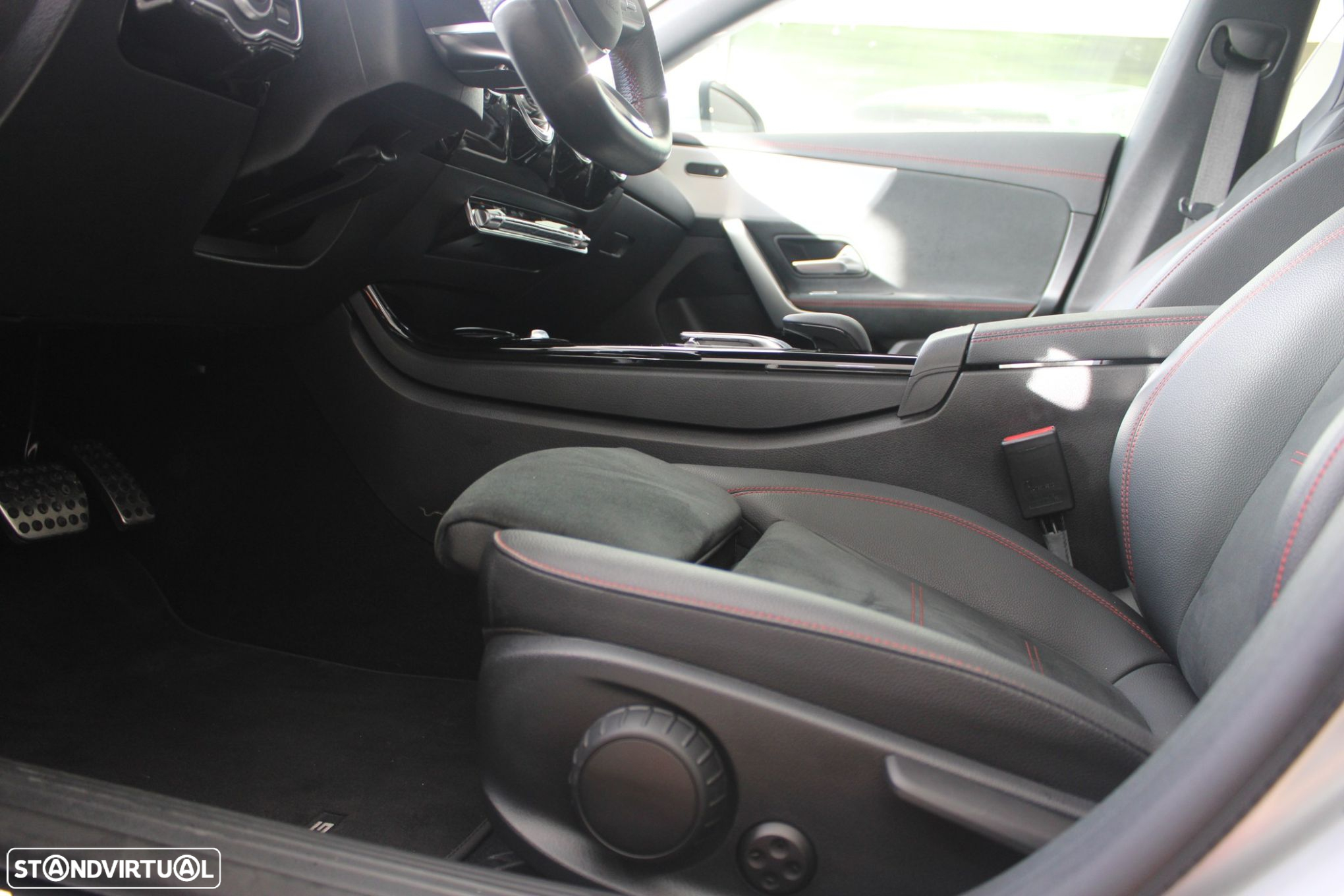 Mercedes-Benz CLA 200 Shooting Brake 7G-DCT - 12