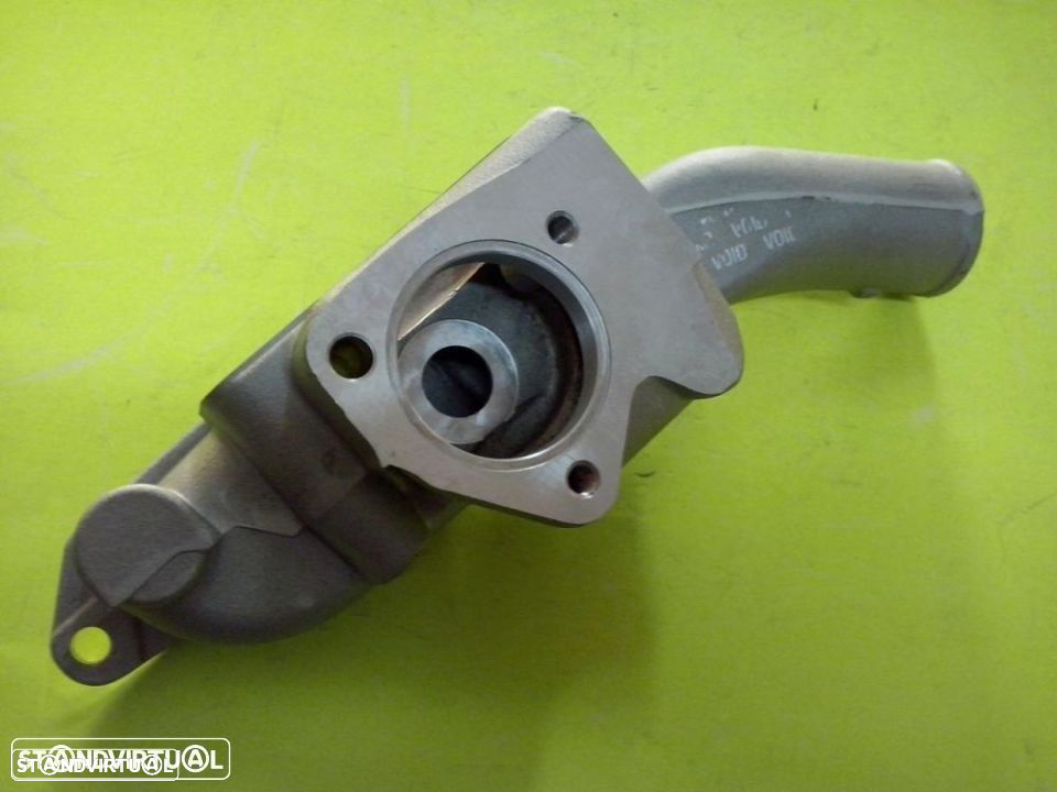 Bucal água Nissan Pickup D21 motor TD25 (NOVA) - 4