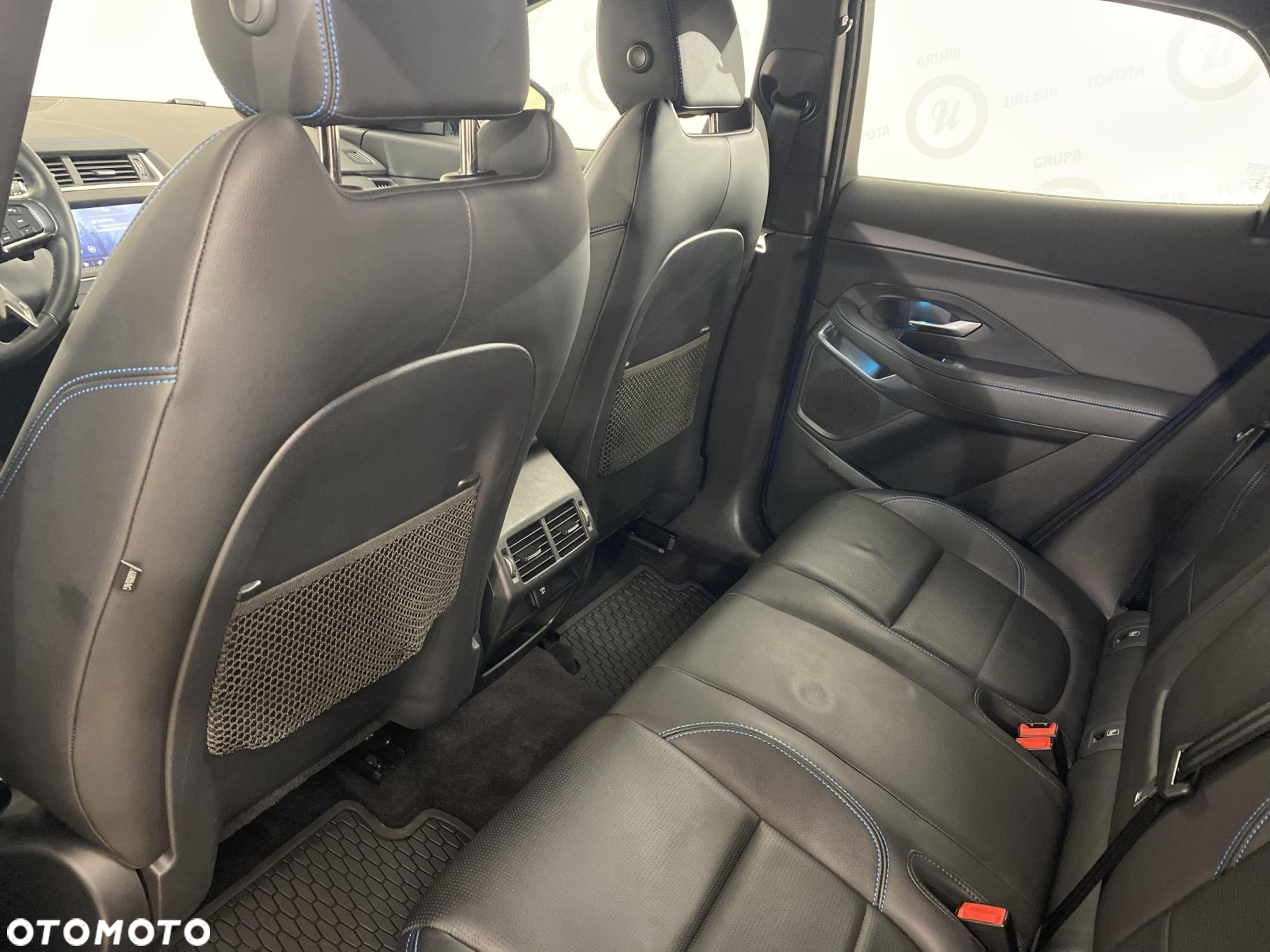 Jaguar E-Pace 2.0 i4P AWD R-Dynamic HSE - 11
