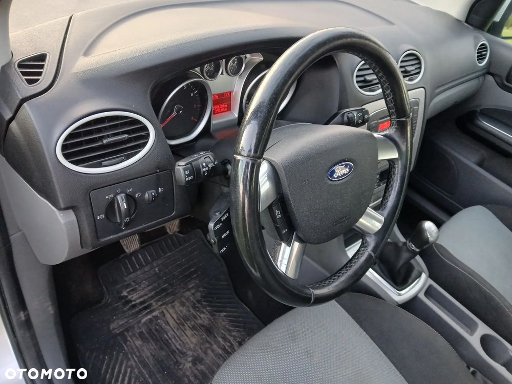 Ford Focus 1.6 16V Ambiente - 24