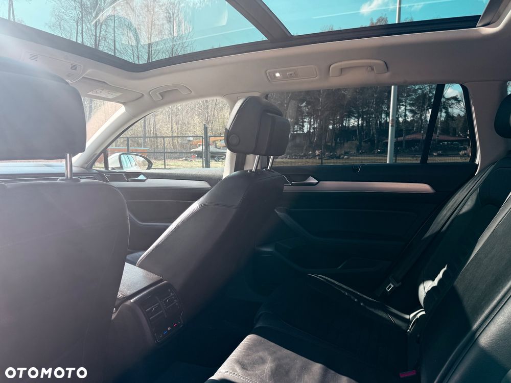 Volkswagen Passat - 17