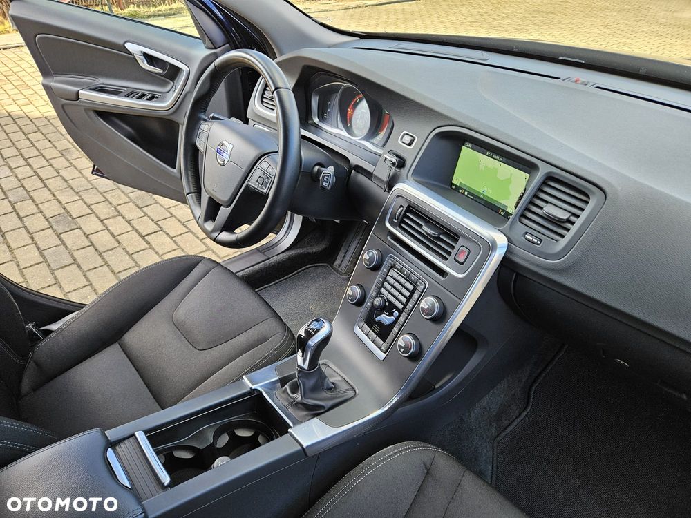 Volvo V60 D4 Momentum - 33