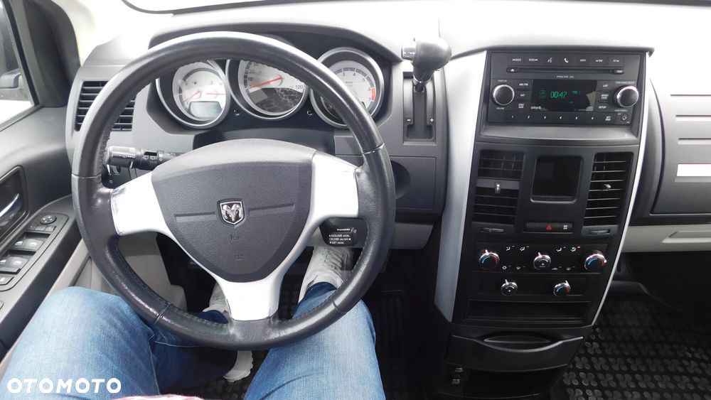 Dodge Grand Caravan 3.8 SXT - 25
