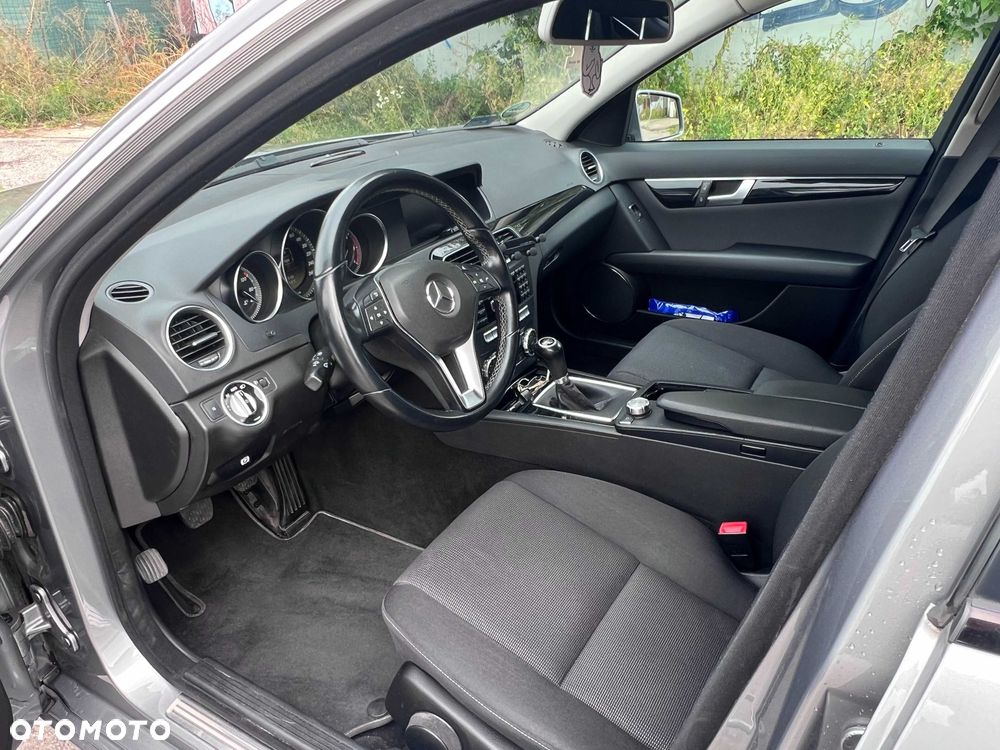 Mercedes-Benz C-Class 2011 photo 4