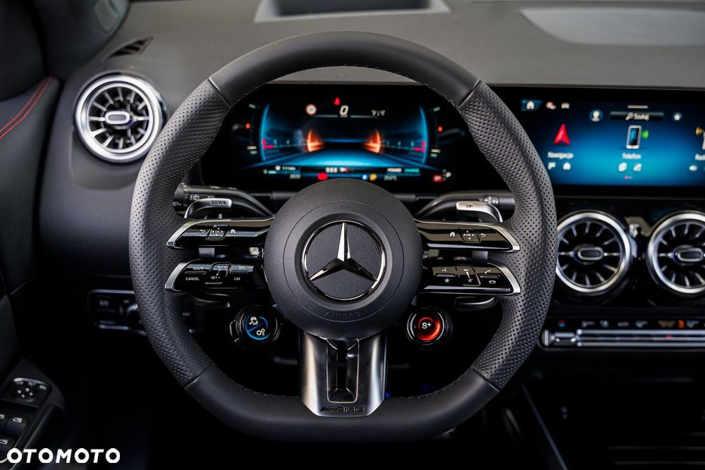 Mercedes-Benz GLA - 25