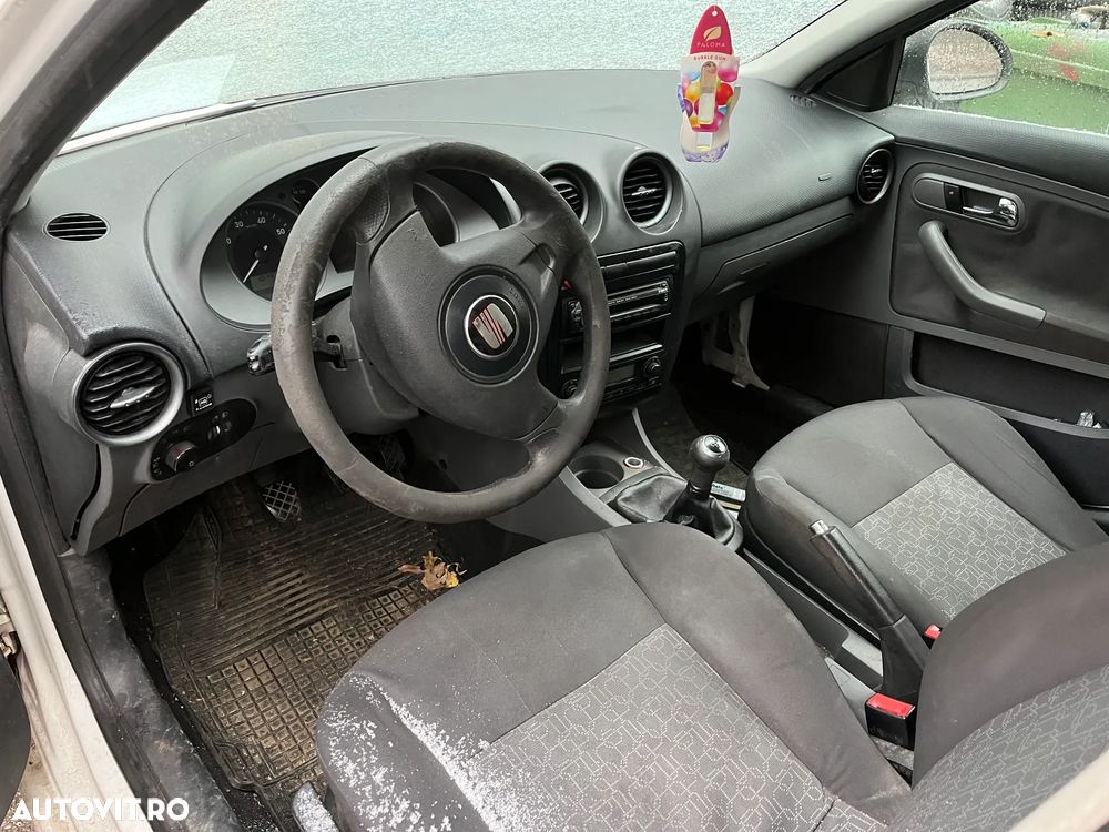 Dezmembrez Seat Ibiza 6L facelift alb 1,4 benzina 2008 BXW - 6