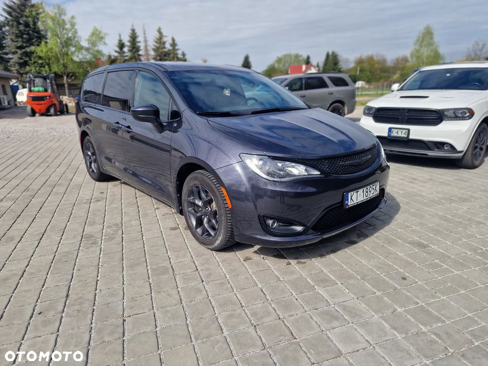 Chrysler Pacifica - 1